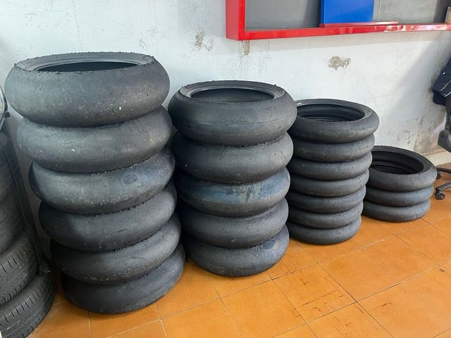 Neumáticos Slicks pirelli sbk y metzeler racetec