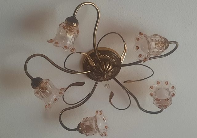 Lámpara techo 5 luces dorada y 2 lámparas mesita