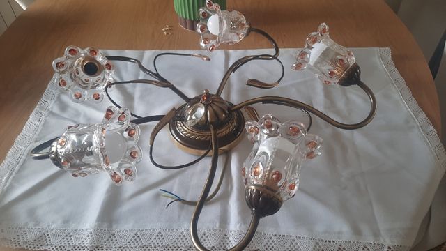 Lámpara techo 5 luces dorada y 2 lámparas mesita