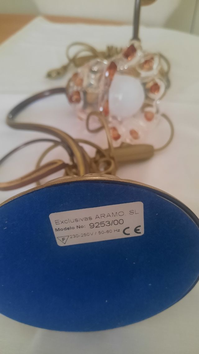 Lámpara techo 5 luces dorada y 2 lámparas mesita