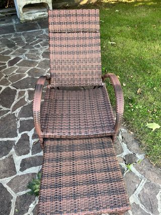 Lettino da giardino in vimini marrone