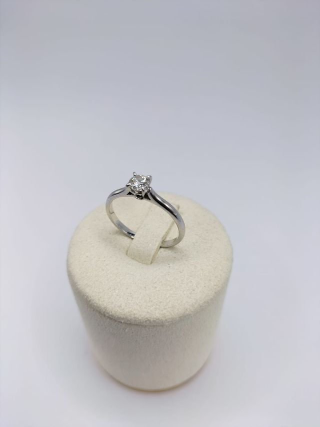 Sortija oro blanco diamante