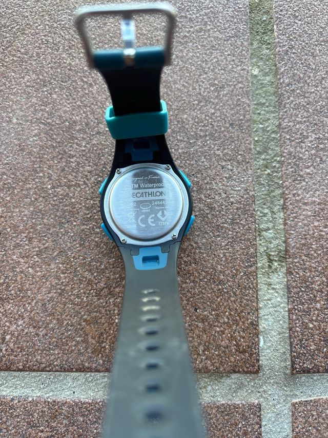 Reloj deportivo negro y verde agua