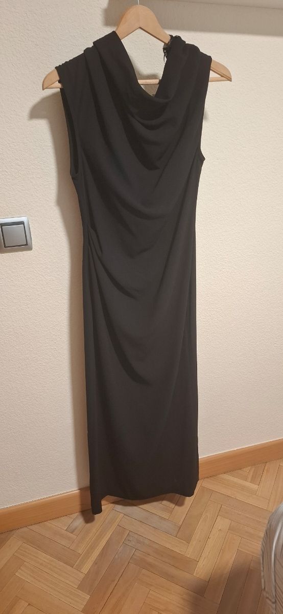 Vestido midi Zara negro