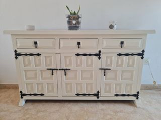 Muebles madera: vitrina + mesa centro

