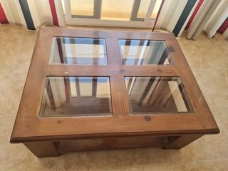 Muebles madera: vitrina + mesa centro
