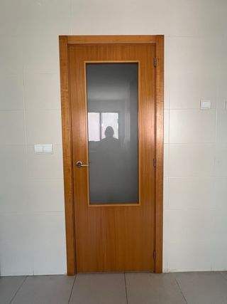 Puerta interior madera cristal