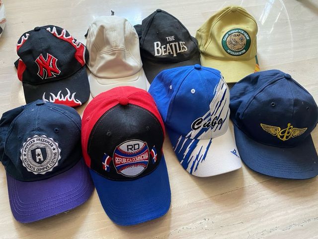 8 Gorras Variadas