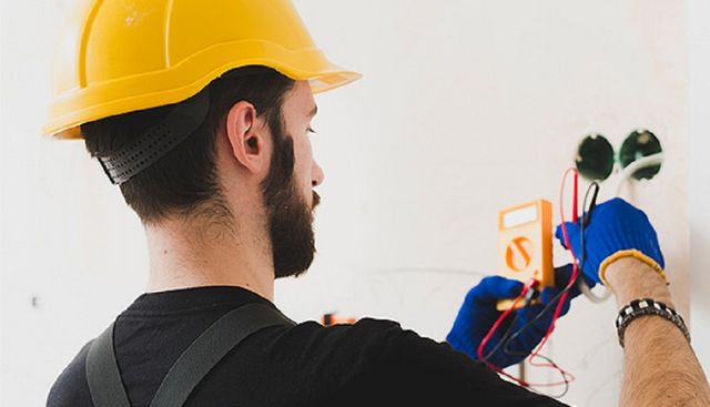 Electricista a domicilio en Reus 
 24h 