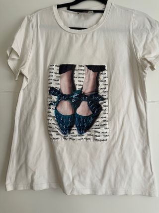 Camiseta blanca con estampado