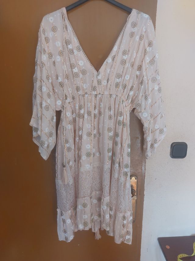 Vestido corto beige y dorado