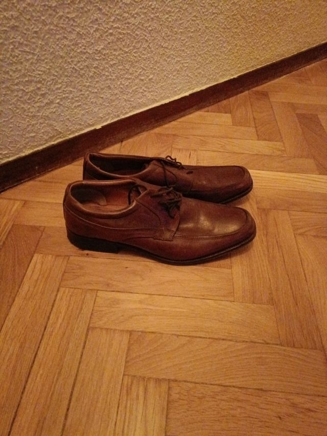 Zapatos marrones de vestir