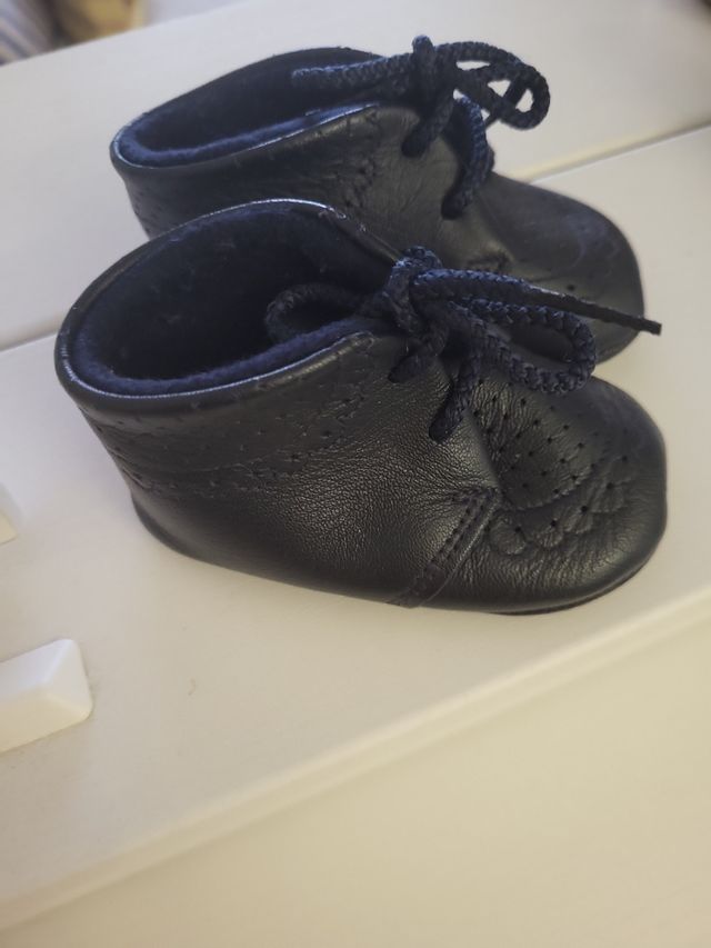 Zapatos de bebé de cuero. Talla 17