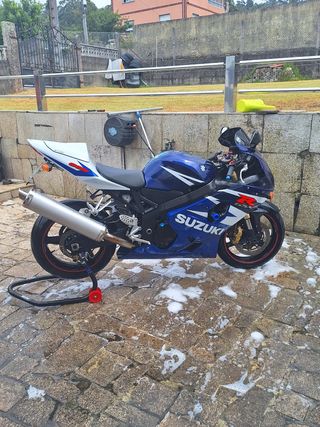 Suzuki GSXR 600 - Azul y Blanca