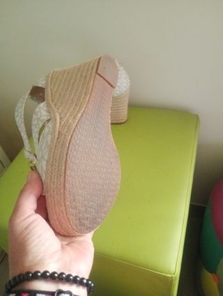Sandalias Michael Kors beige/blanco