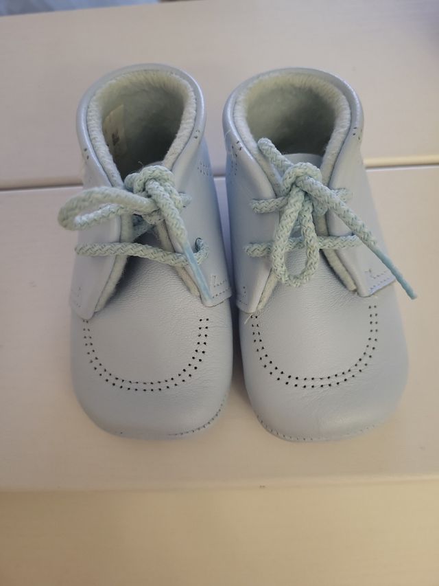 Zapatos Bebé Piel Azul. Talla 18