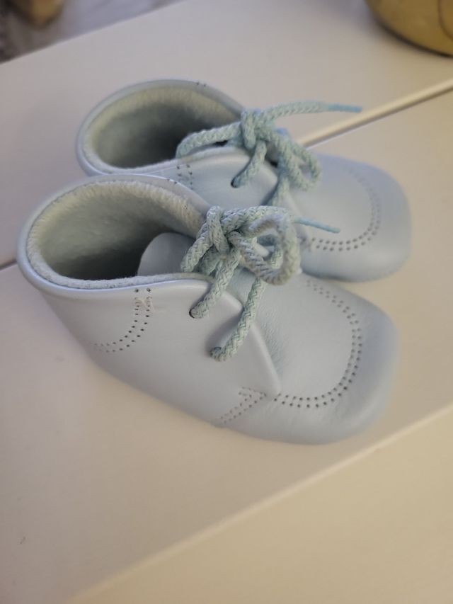 Zapatos Bebé Piel Azul. Talla 18
