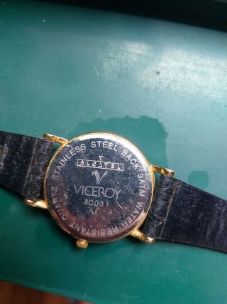 Reloj Viceroy cuarzo dorado