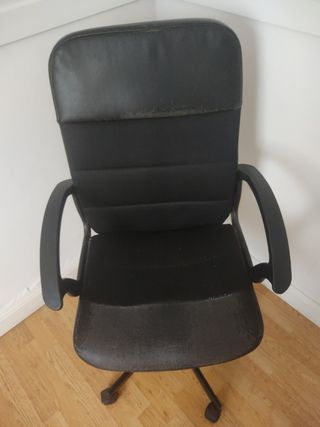 Silla oficina giratoria negra