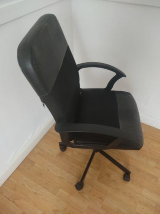 Silla oficina giratoria negra