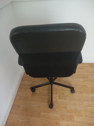Silla oficina giratoria negra