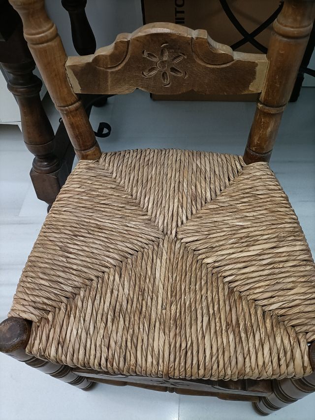 Mesa castellana + 6 sillas de enea