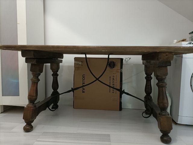 Mesa castellana + 6 sillas de enea