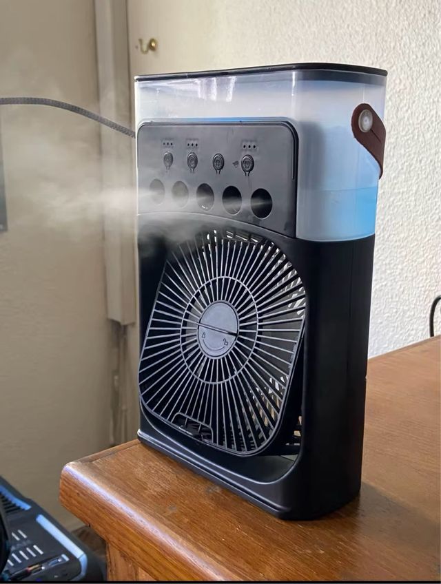 Ventilador Portátil con Humidificador