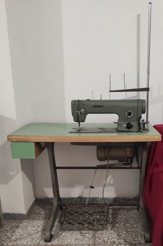 Máquina de coser y remalladora Refrey industrial