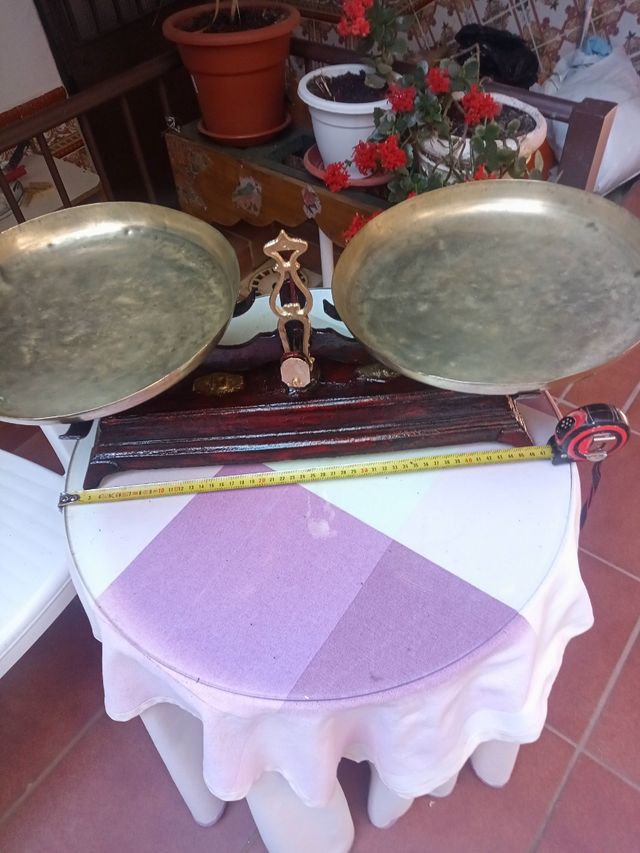 Balanza antigua de latón