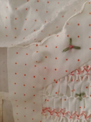 Camisón y bata blancos bordados