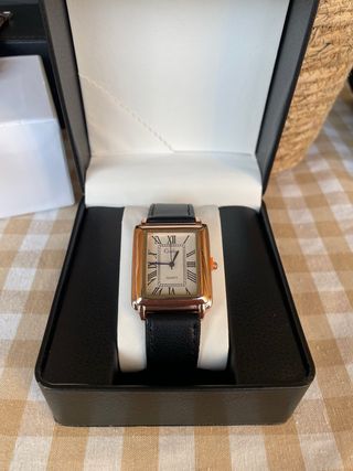 Reloj clásico dorado para hombre