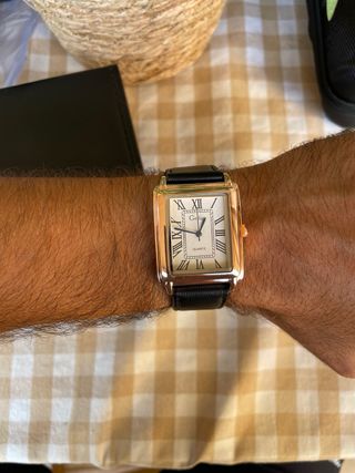 Reloj clásico dorado para hombre