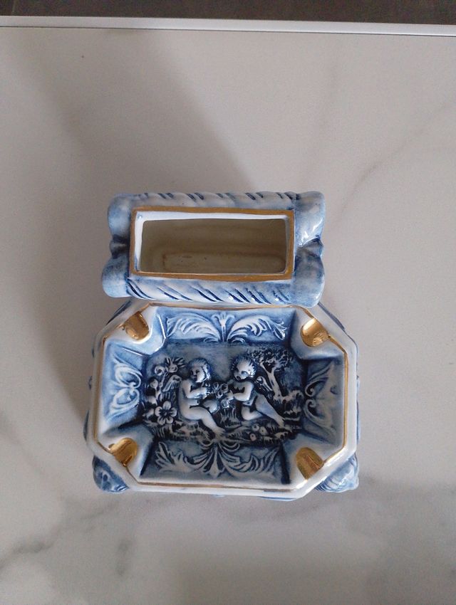 Cenicero cerámico azul y dorado