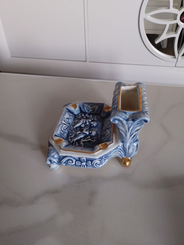 Cenicero cerámico azul y dorado