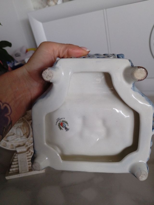 Cenicero cerámico azul y dorado