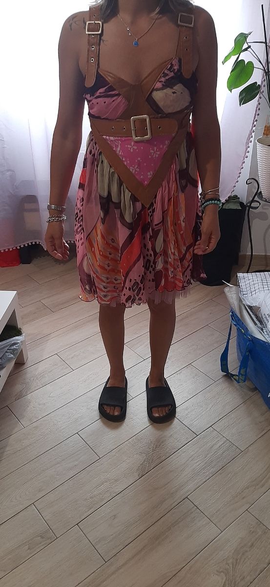 Vestito estivo multicolor con dettagli in pelle