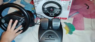 Volante y pedales Logitech