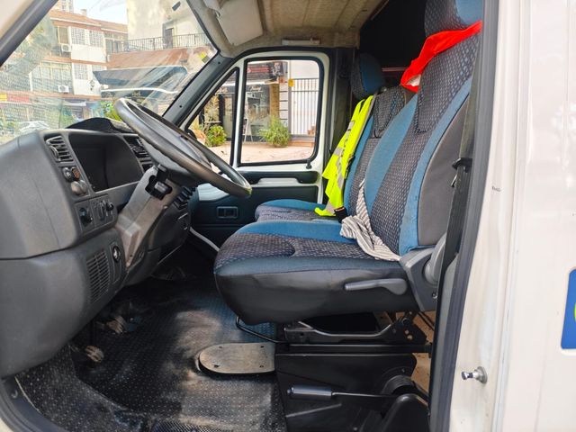 Vendo furgoneta . Año 2000