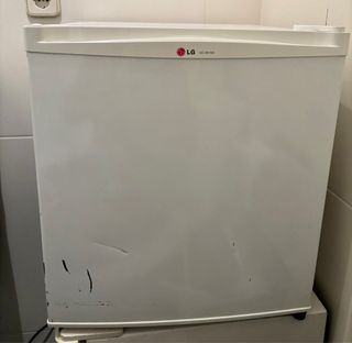 Mini nevera LG GC-051SS.