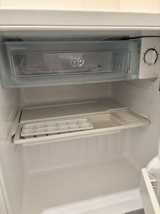 Mini nevera LG GC-051SS.