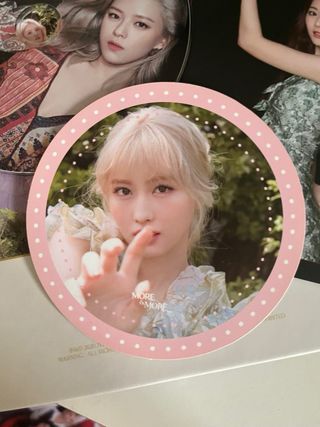 TWICE - More & More Álbum