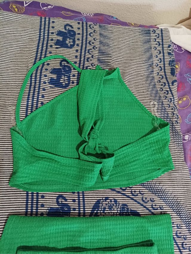 Conjunto top falda verde