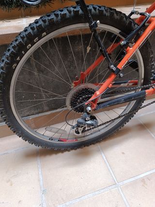 Bicicleta GT Avalanche 3.0 montaña