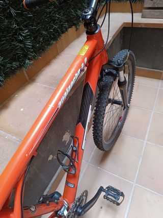 Bicicleta GT Avalanche 3.0 montaña