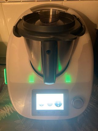 Thermomix TM5 - Robot de Cocina.
Incluye accesorio