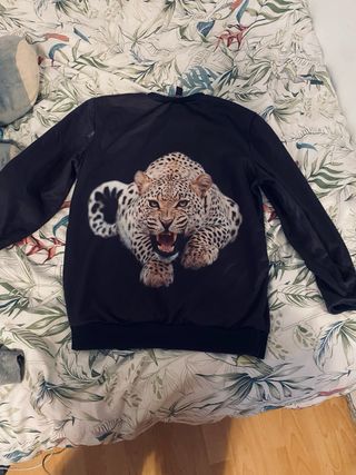 Jersey negro de leopardo
