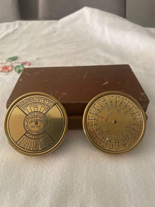 Calendario e orologio mondiale vintage