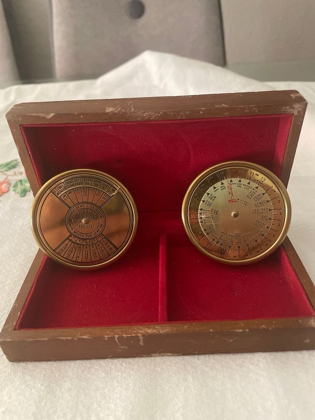 Calendario e orologio mondiale vintage