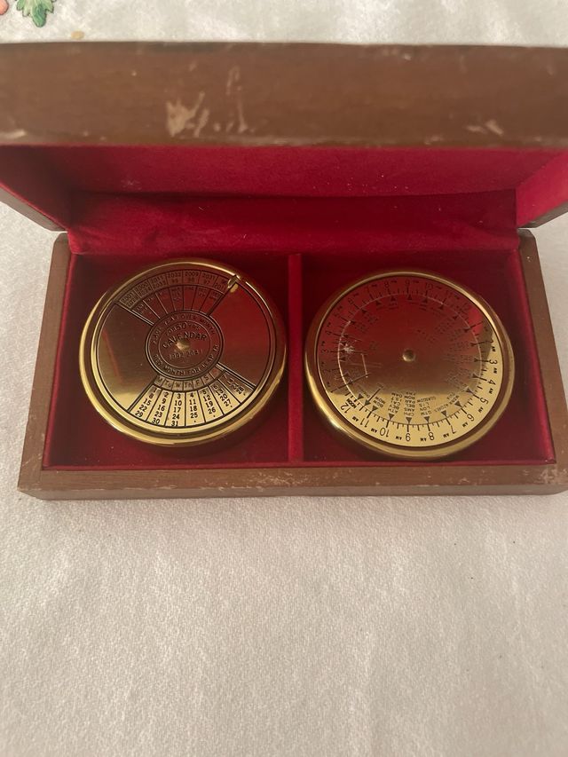 Calendario e orologio mondiale vintage